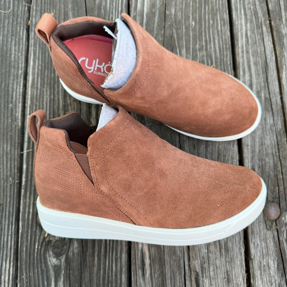 New Ryka Vera Surround Fit brown suede white sole platform fall booties- 6.5